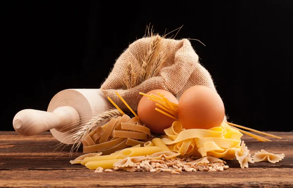 Sortimento de ingredientes de massas — Fotografia de Stock