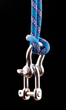 ip düğümü siyah arkaplanda izole edildi