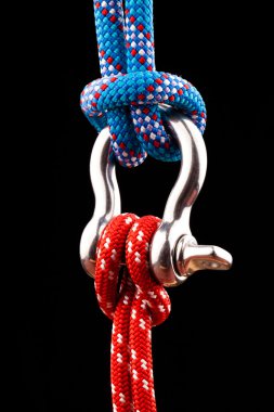 ip düğümü siyah arkaplanda izole edildi