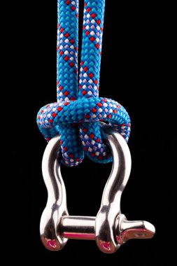 ip düğümü siyah arkaplanda izole edildi