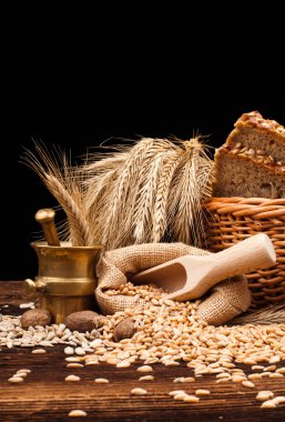 pişmiş ekmek, buğday ve pirinç havan