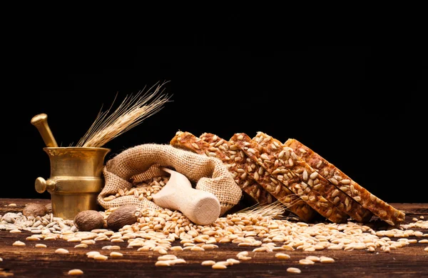 Baked bread, mortar and wheat — Stock Photo, Image