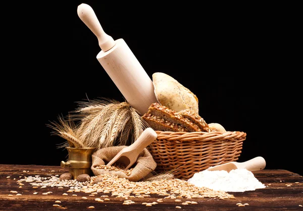 Baked bread, mortar and wheat — Stock Photo, Image