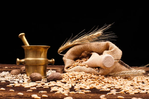 Печеный хлеб, пшеница и медный раствор — стоковое фото