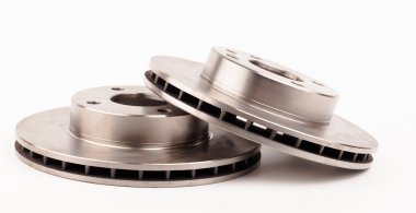 Bir araba için ön fren diski ve pedleri