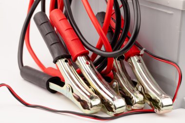 Akü ve bağlantı kablosu