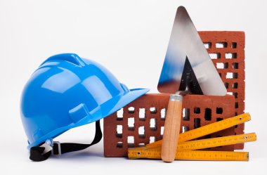 Mavi kask, tuğla ve mason araçları