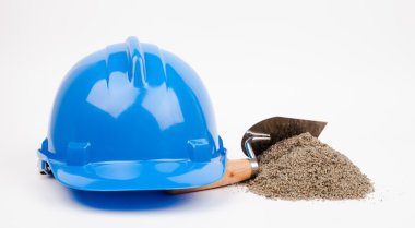 Mavi işçisi, kum yığını ve mason mala