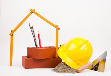 beyaz izole hardhat ve mason araçları