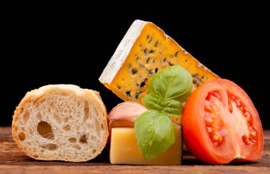 izole siyah peynir türleri