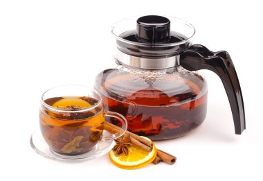 Çaydanlık ve? up üzerinde beyaz izole çay
