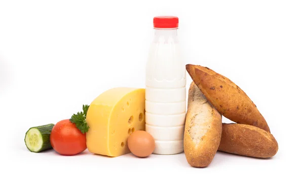 Block av ost, mjölk och bröd isolerad på vit — Stockfoto