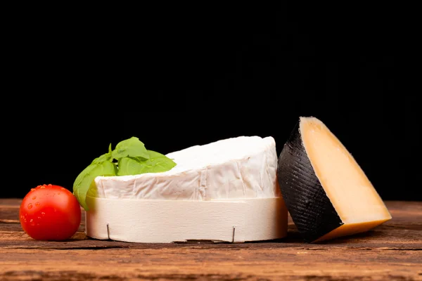 Various types of cheese on wooden table — Stock Photo, Image