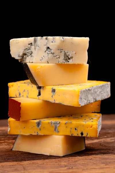 izole siyah peynir türleri