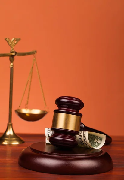 Judge gavel and scales of justice — Stock Photo, Image