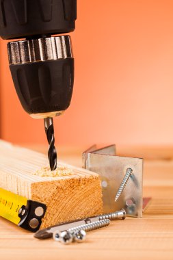 matkap ve ahşap araçlar montaj