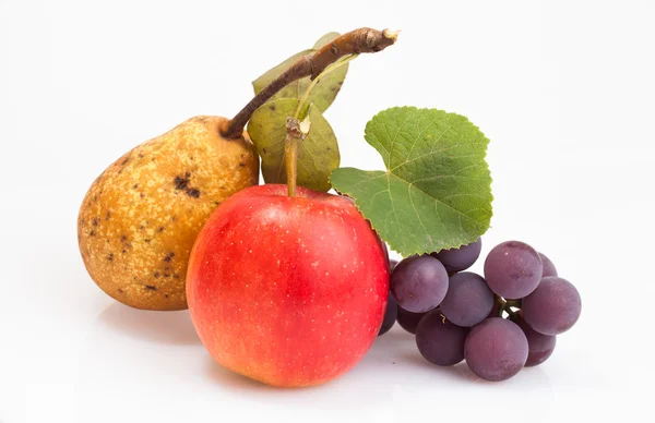Päron, druvor och äpple — Stockfoto