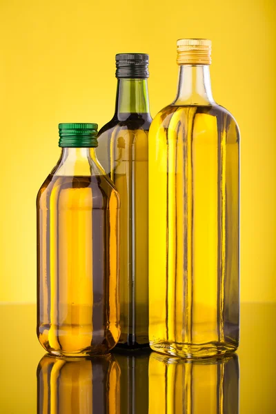 オリーブ オイルのボトル — ストック写真
