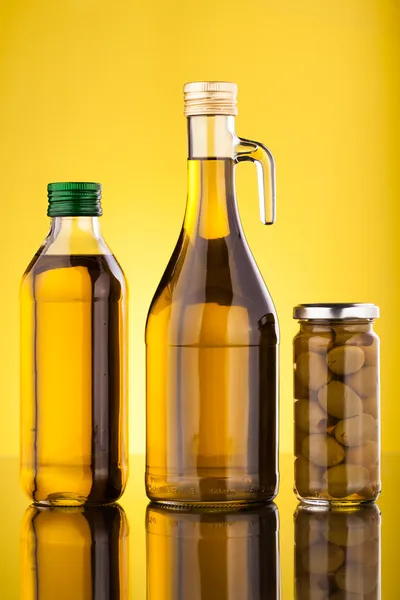 オリーブ オイルのボトル — ストック写真