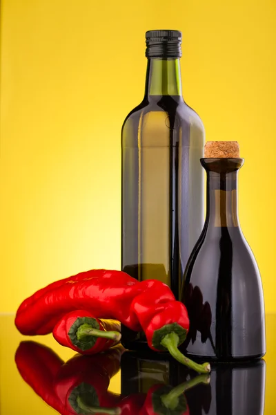 Butelki oleju z oliwek — Zdjęcie stockowe