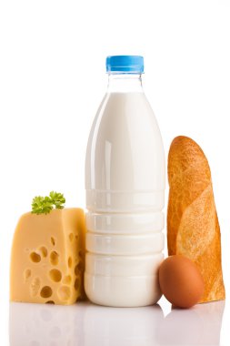 süt şişesi peynir ekmek ve yumurta