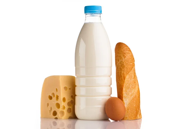 Frasco de leite pão de queijo e ovo — Fotografia de Stock