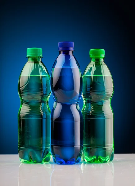Wasserflaschen aus Kunststoff — Stockfoto