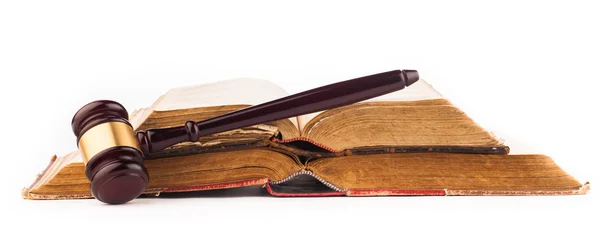 Rechter hamer en oude wetboeken — Stockfoto