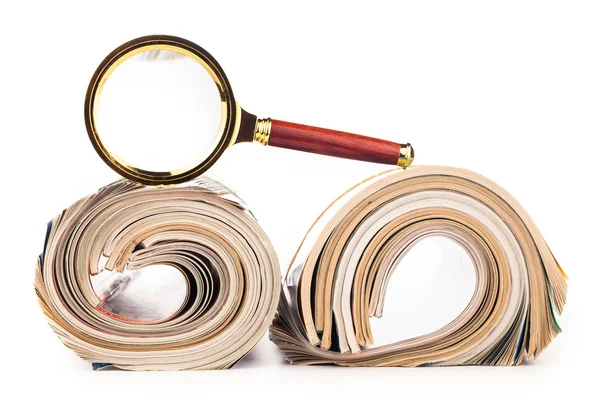 Roles of newspapers and magnifying glass — Stock Photo, Image