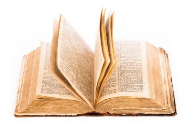 eski kitap ve insan kafatası üzerinde beyaz izole