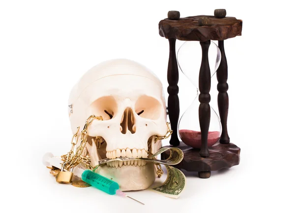 Syringe and human skull isolated on white — Stock Photo, Image