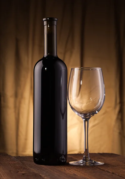 Camlı şarap şişesi. — Stok fotoğraf