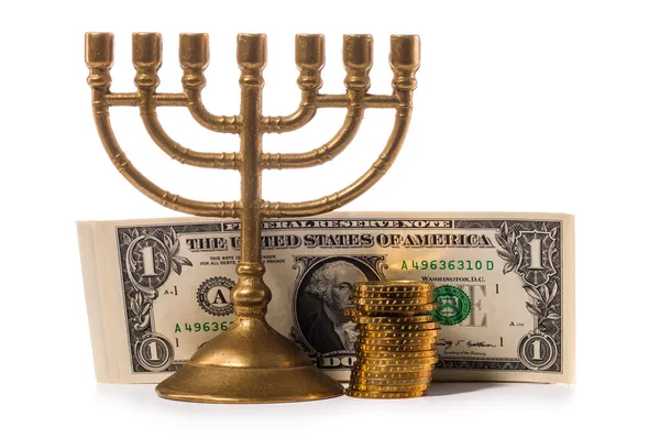 Hanukkah menorah com dinheiro dólar — Fotografia de Stock