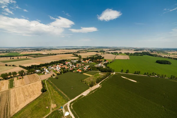 Dorf und Otmuchow-Stadt — Stockfoto