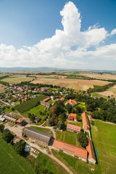Dorf und Otmuchow-Stadt — Stockfoto