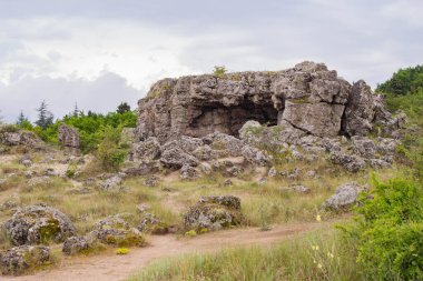 Pobitite Kamuni. Bulgaristan 'ın Taş Ormanı' ndaki Kayalar. Balkanlar 'da popüler bir yer.