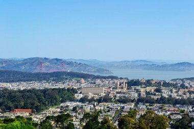 San Francisco şehir merkezi İkiz tepelerden.