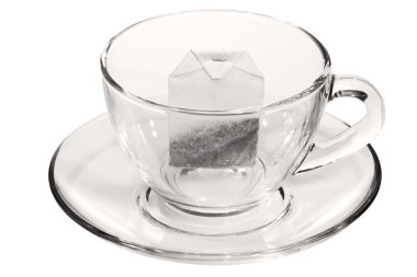 beyaz izole bir fincan çay poşeti