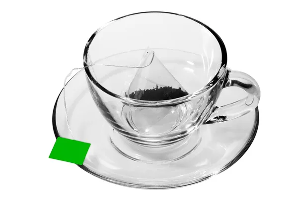 La bustina di tè in una tazza isolata su bianco — Foto Stock