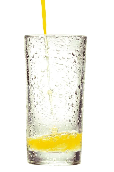 Esguicho de suco de laranja isolado no branco — Fotografia de Stock