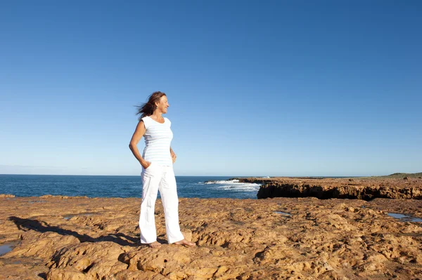 Happy confident woman at ocean background — Stock Photo, Image