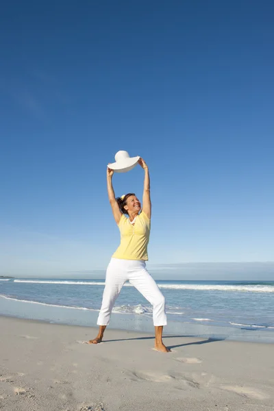 Confident mature woman ocean background — Stock Photo, Image