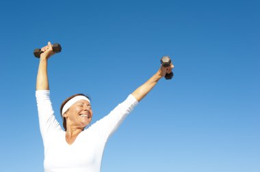 aktif kadın kıdemli gökyüzü arka plan