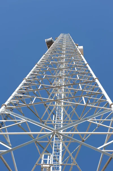 Torre de telecomunicaciones — Foto de Stock