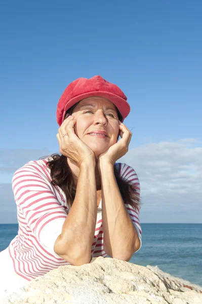 Actieve pensioen vrouw Oceaan — Stockfoto