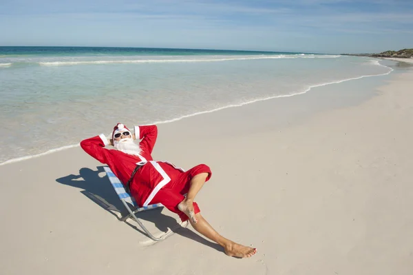 Boże Narodzenie wakacje plaża santa claus i — Zdjęcie stockowe