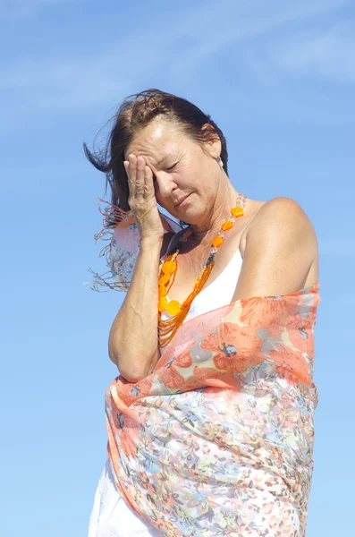 Senior vrouw migraine hoofdpijn menopauze — Stockfoto