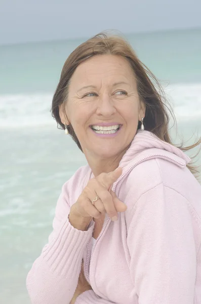 Retrato feliz atraente maduro mulher — Fotografia de Stock