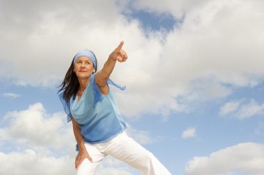 Kendine güvenen, odaklanmış Olgun kadın açık