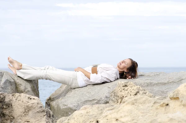 Relaxado atraente mulher madura estilo de vida saudável — Fotografia de Stock